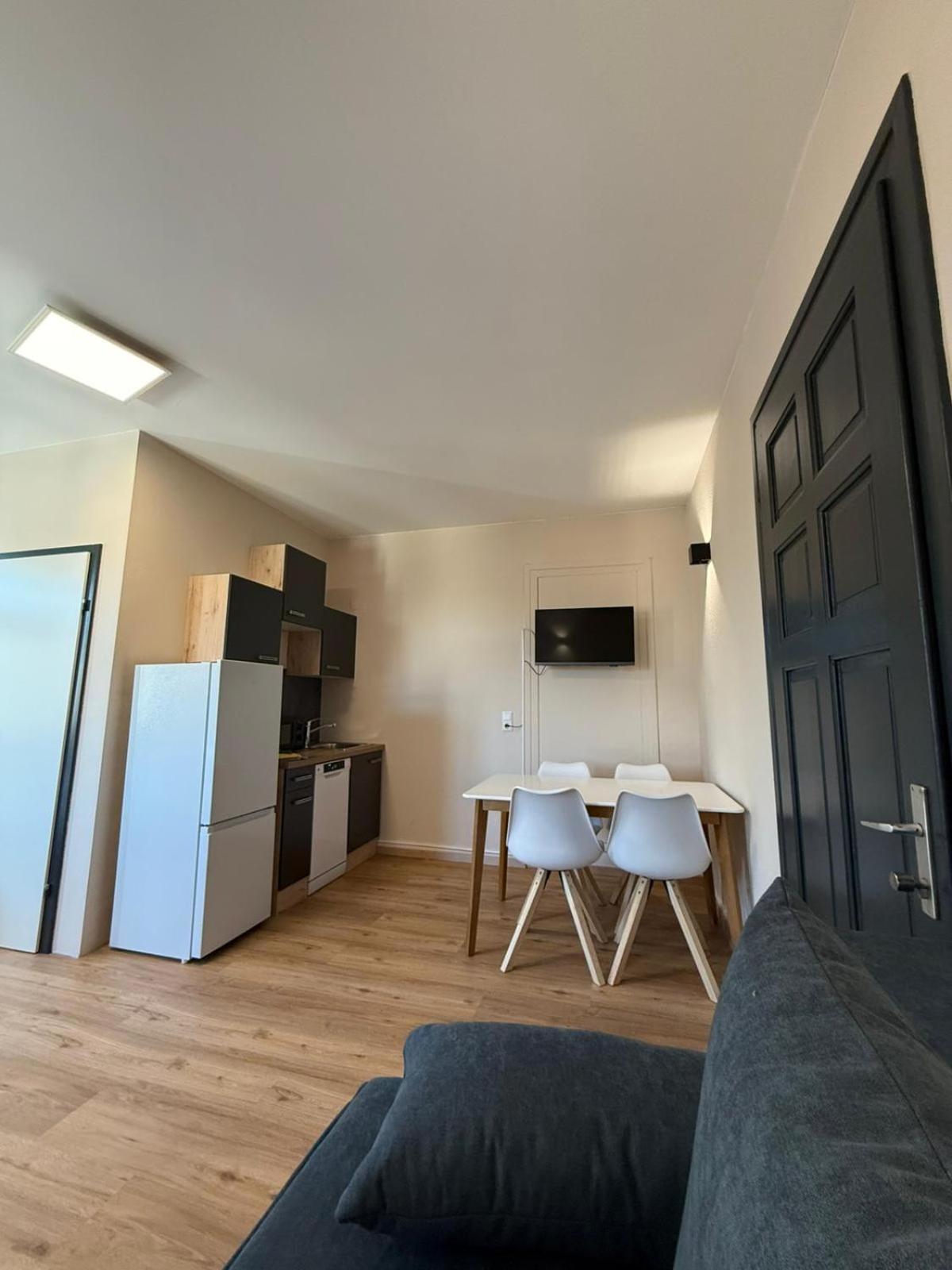 Crown Living Villa Blumenau Studios, Smarttv, Parkplatz Lustenau Buitenkant foto