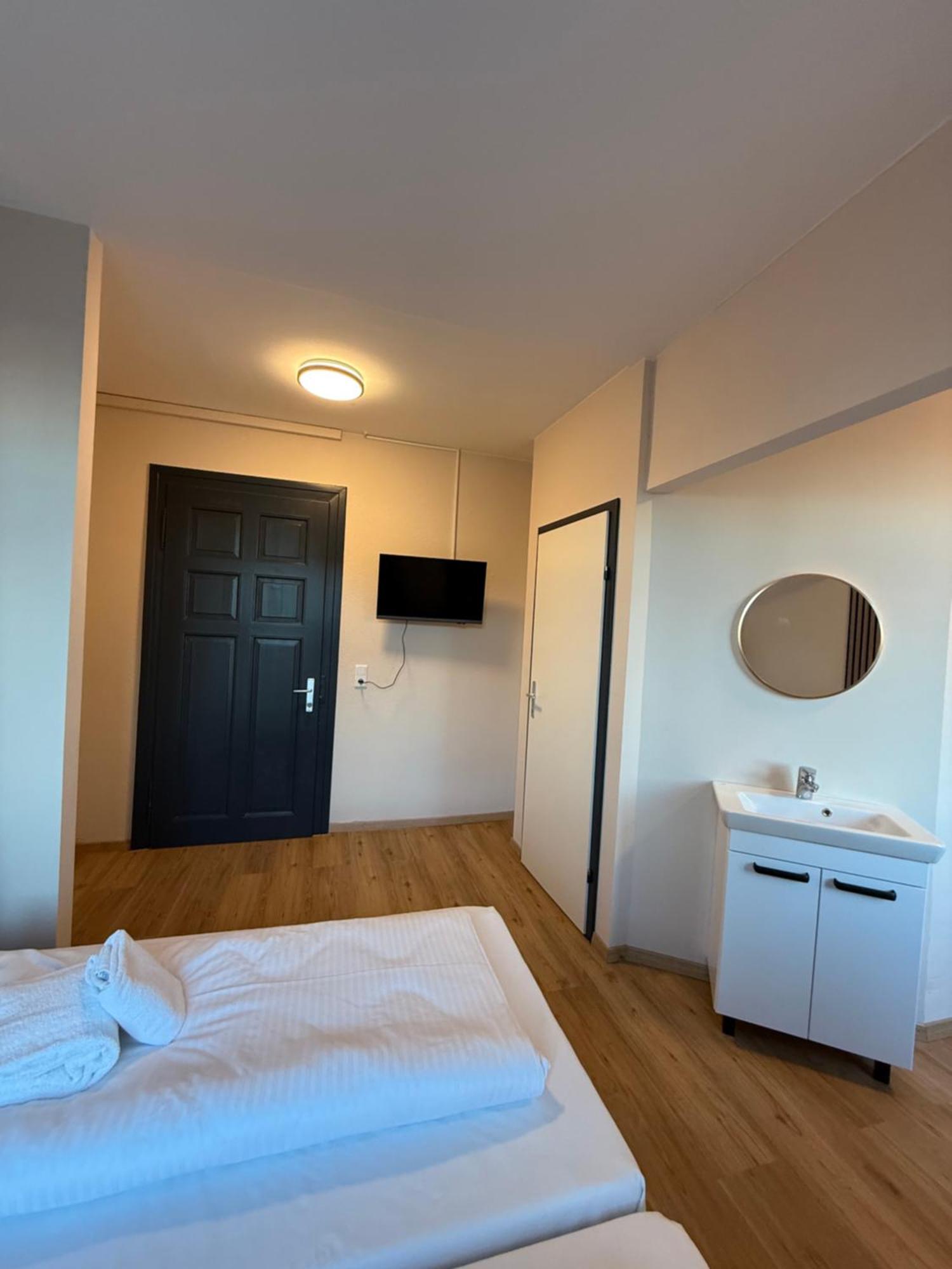 Crown Living Villa Blumenau Studios, Smarttv, Parkplatz Lustenau Buitenkant foto
